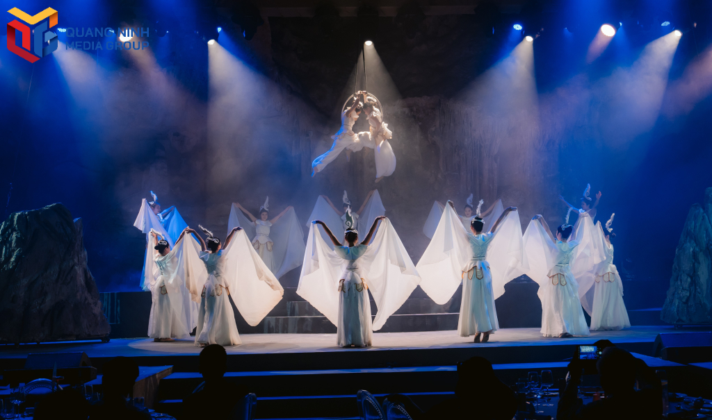 Phát hiện hang động cảnh huyền bí, nổi lên qua 1 bộ ảnh, du khách nhận xét: Ngỡ như trong phim- Ảnh 9. Phát hiện hang động cảnh huyền bí, nổi lên qua 1 bộ ảnh, du khách nhận xét: Ngỡ như trong phim- Ảnh 9.