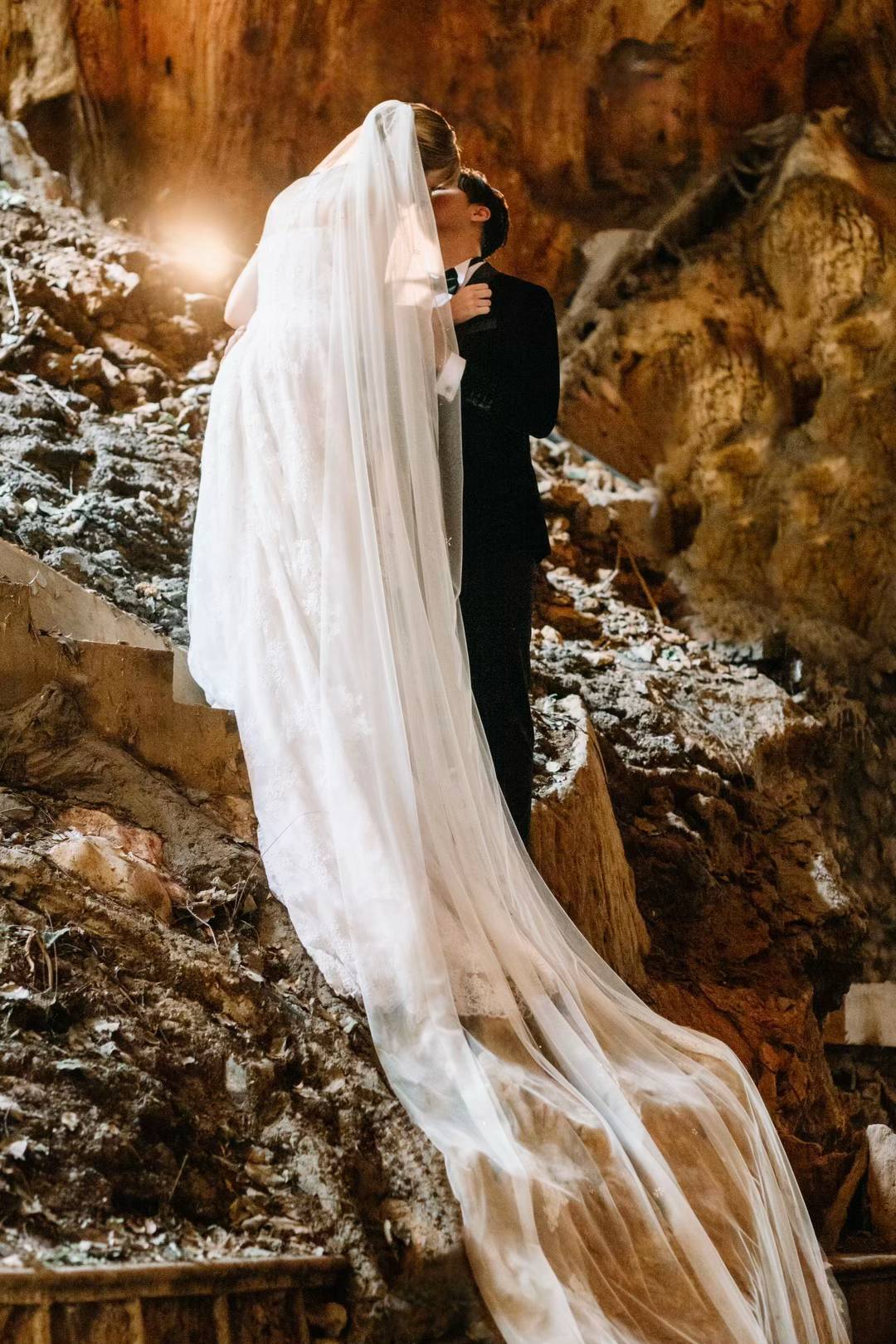 Phát hiện hang động cảnh huyền bí, nổi lên qua 1 bộ ảnh, du khách nhận xét: Ngỡ như trong phim- Ảnh 5. Phát hiện hang động cảnh huyền bí, nổi lên qua 1 bộ ảnh, du khách nhận xét: Ngỡ như trong phim- Ảnh 5.