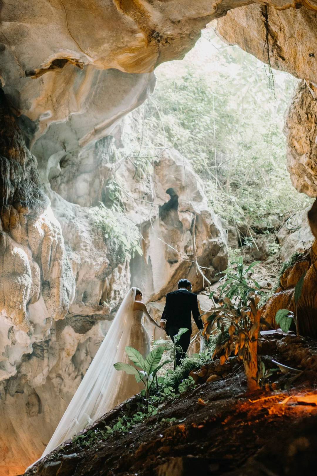 Phát hiện hang động cảnh huyền bí, nổi lên qua 1 bộ ảnh, du khách nhận xét: Ngỡ như trong phim- Ảnh 2. Phát hiện hang động cảnh huyền bí, nổi lên qua 1 bộ ảnh, du khách nhận xét: Ngỡ như trong phim- Ảnh 2.