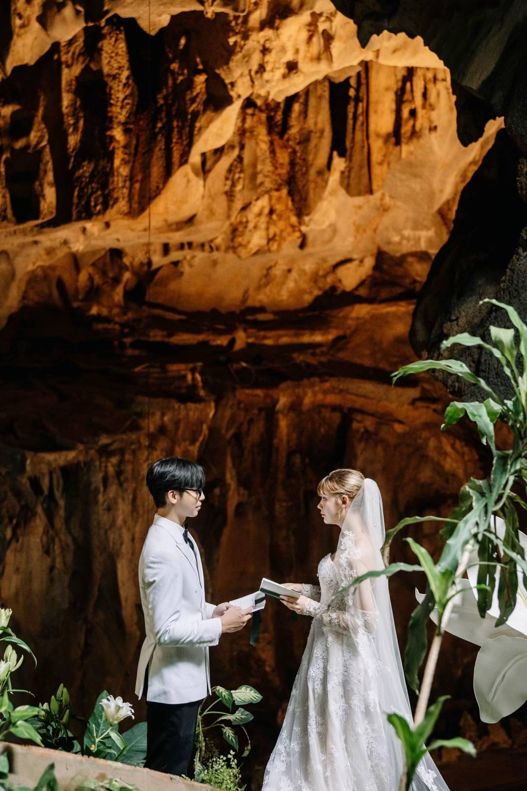 Phát hiện hang động cảnh huyền bí, nổi lên qua 1 bộ ảnh, du khách nhận xét: Ngỡ như trong phim- Ảnh 4. Phát hiện hang động cảnh huyền bí, nổi lên qua 1 bộ ảnh, du khách nhận xét: Ngỡ như trong phim- Ảnh 4.