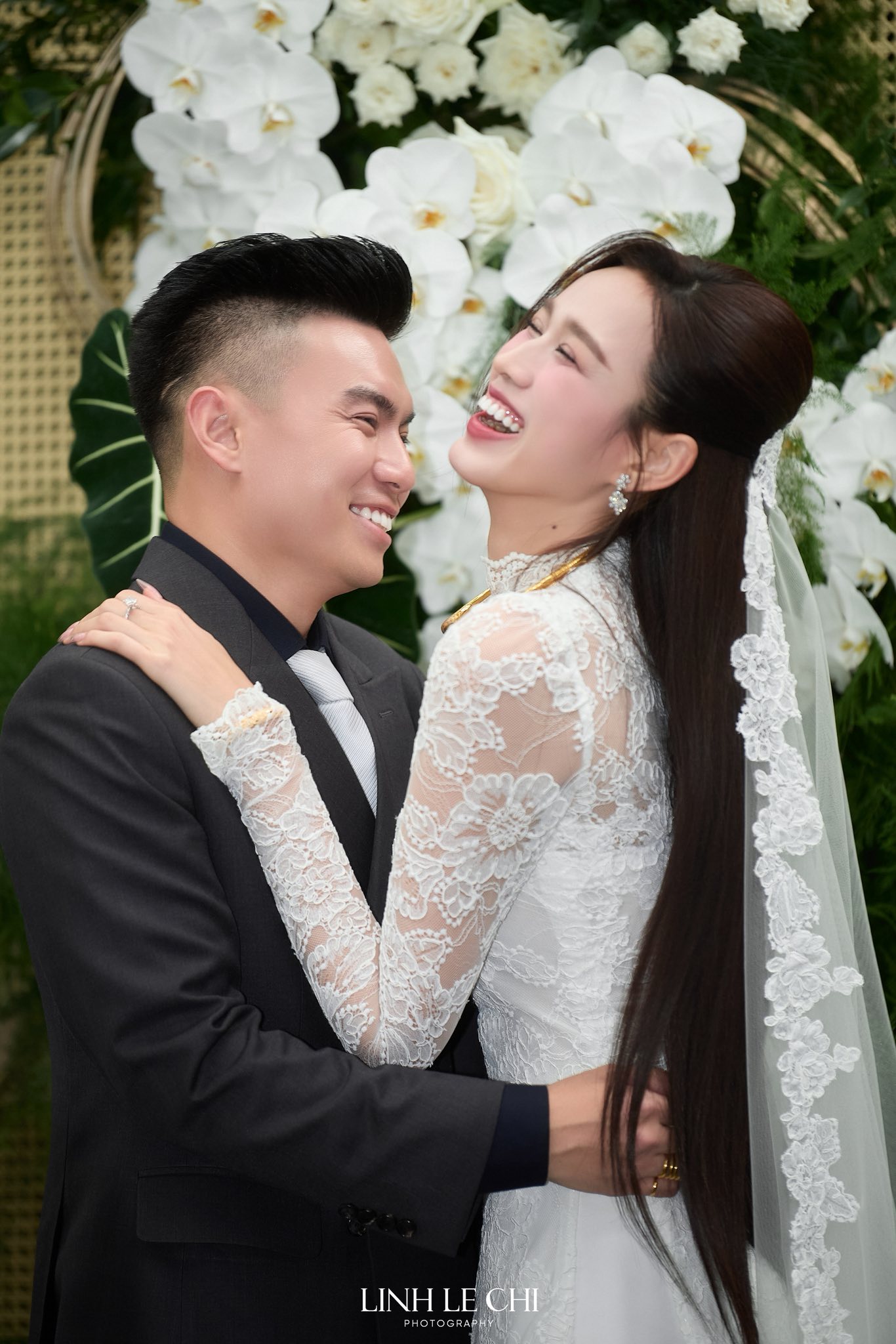 Chủ tịch tập đoàn Sơn Hải trao cho Hoa hậu Đỗ Hà 1 phong bì, bên trên có 4 chữ- Ảnh 6. Chủ tịch tập đoàn Sơn Hải trao cho Hoa hậu Đỗ Hà 1 phong bì, bên trên có 4 chữ- Ảnh 6.