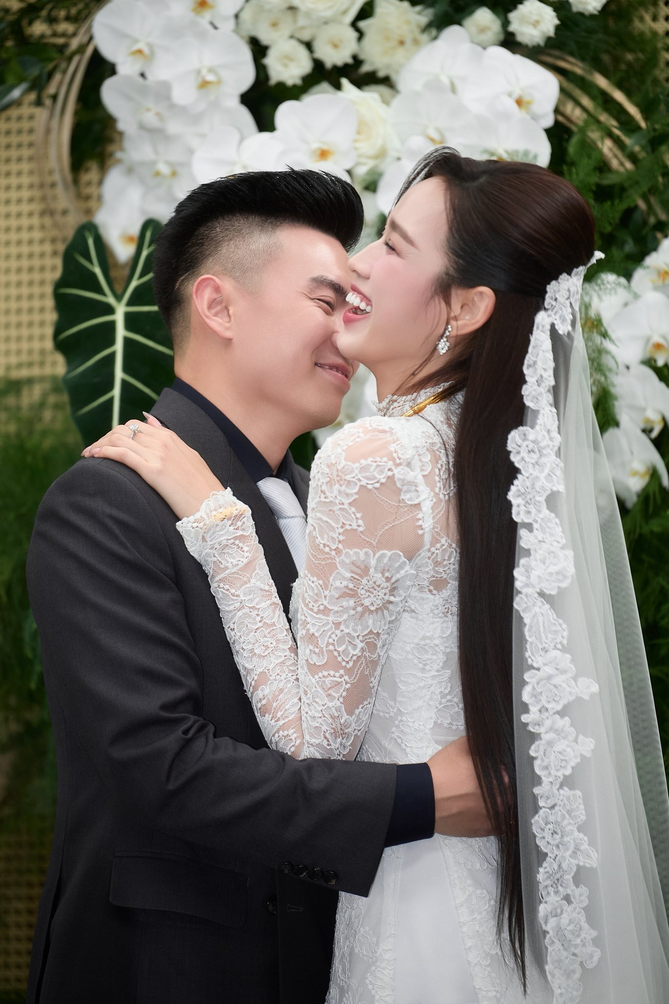 Chủ tịch tập đoàn Sơn Hải trao cho Hoa hậu Đỗ Hà 1 phong bì, bên trên có 4 chữ- Ảnh 5. Chủ tịch tập đoàn Sơn Hải trao cho Hoa hậu Đỗ Hà 1 phong bì, bên trên có 4 chữ- Ảnh 5.