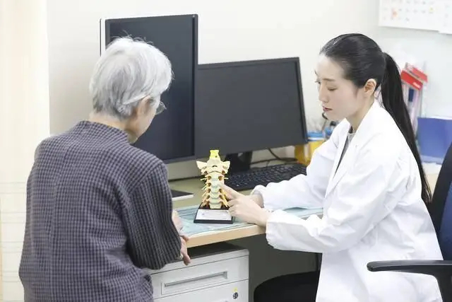 Cụ bà 97 tuổi sống một mình ở nông thôn khiến cộng đồng "ngả mũ thán phục" khi chia sẻ bí quyết sống thọ - Ảnh 3. Cụ bà 97 tuổi sống một mình ở nông thôn khiến cộng đồng "ngả mũ thán phục" khi chia sẻ bí quyết sống thọ - Ảnh 3.