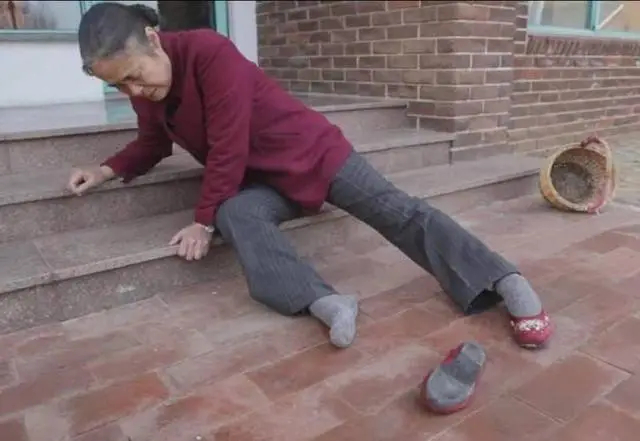 Cụ bà 97 tuổi sống một mình ở nông thôn khiến cộng đồng "ngả mũ thán phục" khi chia sẻ bí quyết sống thọ - Ảnh 2. Cụ bà 97 tuổi sống một mình ở nông thôn khiến cộng đồng "ngả mũ thán phục" khi chia sẻ bí quyết sống thọ - Ảnh 2.