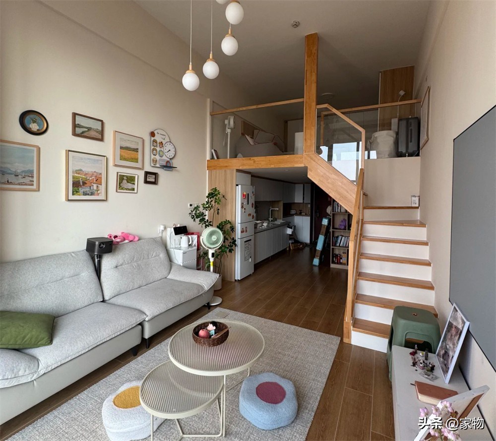 Căn hộ nhỏ 47m² nhưng sang như penthouse: Bí quyết nằm ở trần cao 4m và cửa sổ kính sát trần- Ảnh 2. Căn hộ nhỏ 47m² nhưng sang như penthouse: Bí quyết nằm ở trần cao 4m và cửa sổ kính sát trần- Ảnh 2.