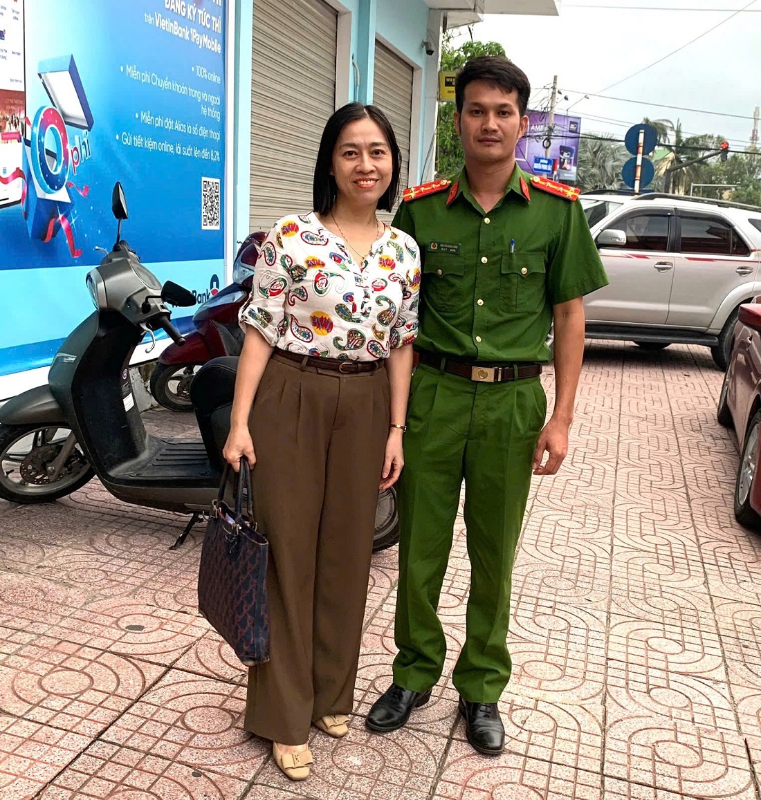 Thấy có 220 triệu đồng chuyển vào tài khoản, người đàn ông kiểm tra thông tin người gửi rồi báo công an - Ảnh 1.