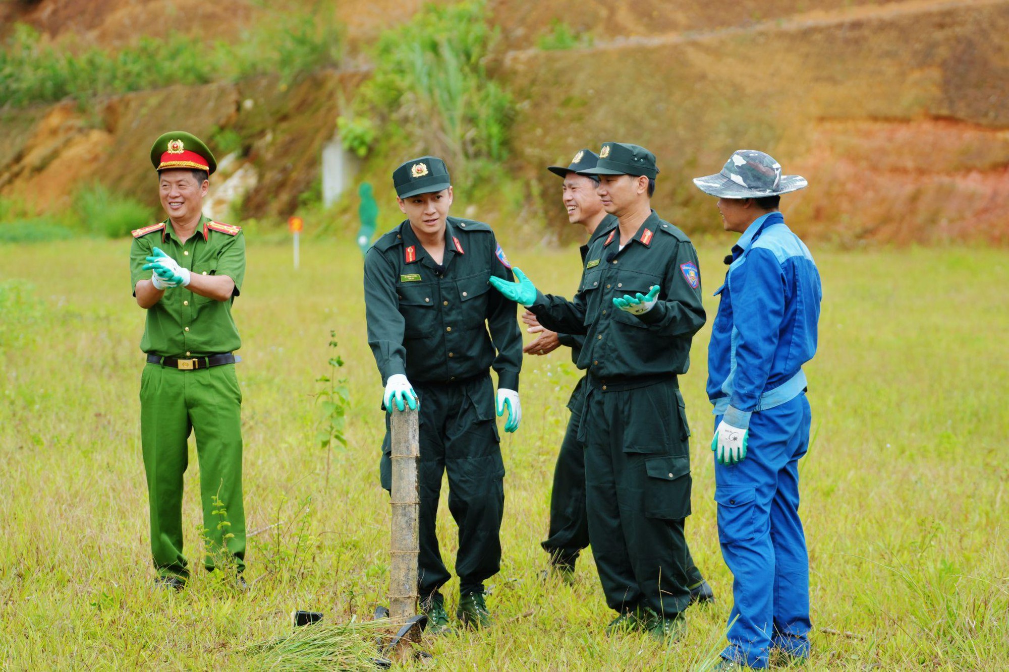 Ngô Kiến Huy, Neko Lê sợ khiếp vía vì điều này trong Chiến Sĩ Quả Cảm - Ảnh 1. Ngô Kiến Huy, Neko Lê sợ khiếp vía vì điều này trong Chiến Sĩ Quả Cảm - Ảnh 1.