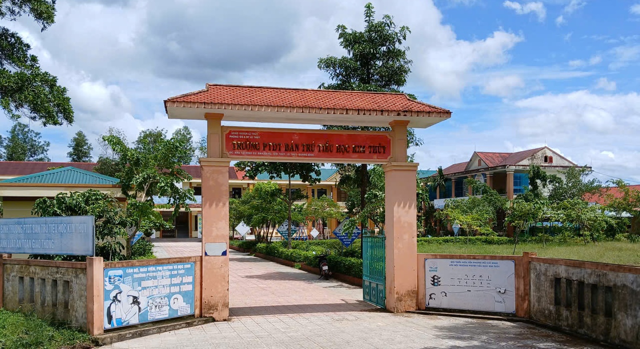 Kiểm tra dấu hiệu vi phạm của Hiệu trưởng Đỗ Văn Mỹ và Phó Hiệu trưởng Đỗ Thị Hồng Huế - Ảnh 1. Kiểm tra dấu hiệu vi phạm của Hiệu trưởng Đỗ Văn Mỹ và Phó Hiệu trưởng Đỗ Thị Hồng Huế - Ảnh 1.