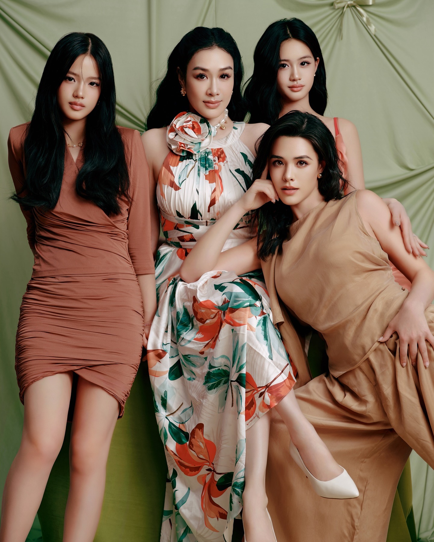 Con gái 15 tuổi của "bom sex gốc Việt" đang gây bão showbiz Trung Quốc là ai? - Ảnh 17. Con gái 15 tuổi của "bom sex gốc Việt" đang gây bão showbiz Trung Quốc là ai? - Ảnh 17.