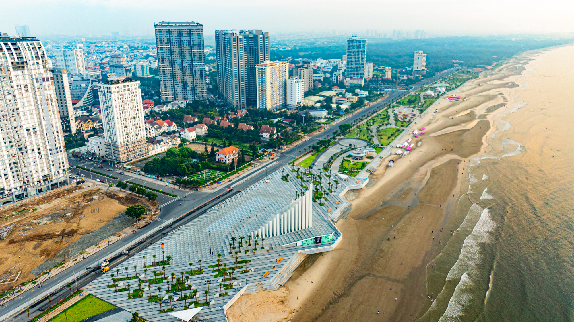 Cận cảnh tòa tháp có 143 trụ bê tông, trị giá 155 tỷ, là món quà của Sun Group: Thi công nhanh kỷ lục, vừa hoàn thành đã là điểm hot check in- Ảnh 1. Cận cảnh tòa tháp có 143 trụ bê tông, trị giá 155 tỷ, là món quà của Sun Group: Thi công nhanh kỷ lục, vừa hoàn thành đã là điểm hot check in- Ảnh 1.