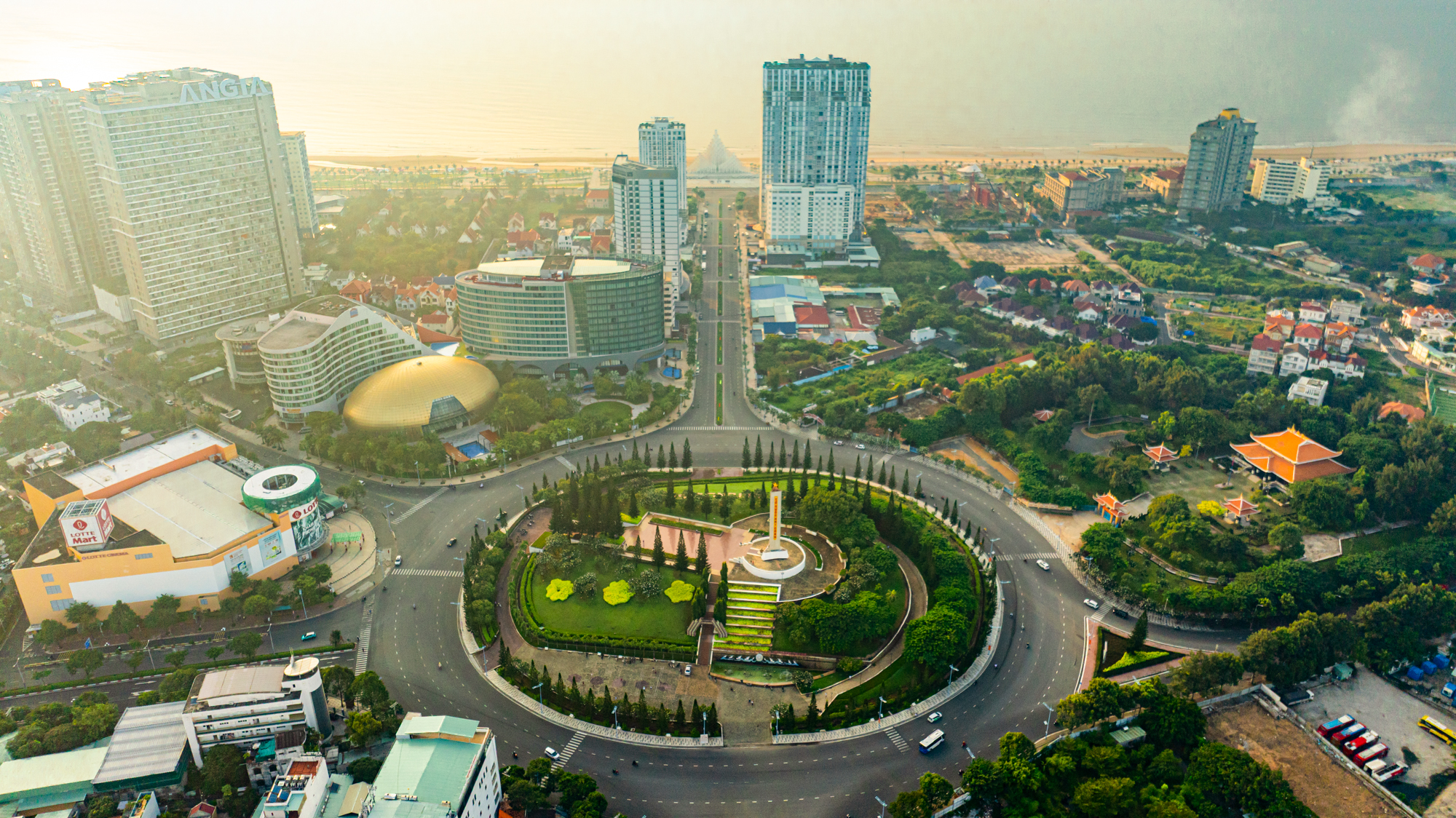 Cận cảnh tòa tháp có 143 trụ bê tông, trị giá 155 tỷ, là món quà của Sun Group: Thi công nhanh kỷ lục, vừa hoàn thành đã là điểm hot check in- Ảnh 13. Cận cảnh tòa tháp có 143 trụ bê tông, trị giá 155 tỷ, là món quà của Sun Group: Thi công nhanh kỷ lục, vừa hoàn thành đã là điểm hot check in- Ảnh 13.