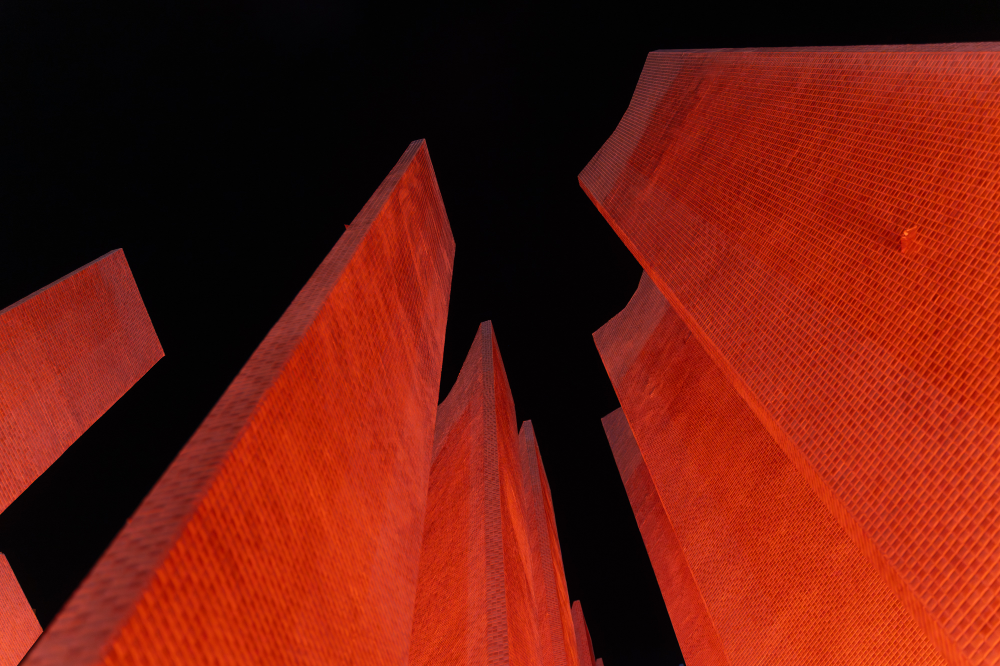 Cận cảnh tòa tháp có 143 trụ bê tông, trị giá 155 tỷ, là món quà của Sun Group: Thi công nhanh kỷ lục, vừa hoàn thành đã là điểm hot check in- Ảnh 4. Cận cảnh tòa tháp có 143 trụ bê tông, trị giá 155 tỷ, là món quà của Sun Group: Thi công nhanh kỷ lục, vừa hoàn thành đã là điểm hot check in- Ảnh 4.