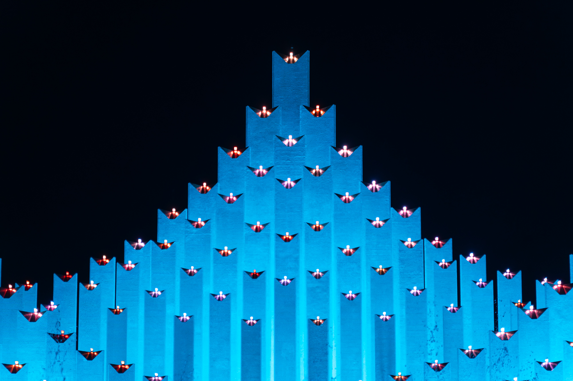 Cận cảnh tòa tháp có 143 trụ bê tông, trị giá 155 tỷ, là món quà của Sun Group: Thi công nhanh kỷ lục, vừa hoàn thành đã là điểm hot check in- Ảnh 5. Cận cảnh tòa tháp có 143 trụ bê tông, trị giá 155 tỷ, là món quà của Sun Group: Thi công nhanh kỷ lục, vừa hoàn thành đã là điểm hot check in- Ảnh 5.