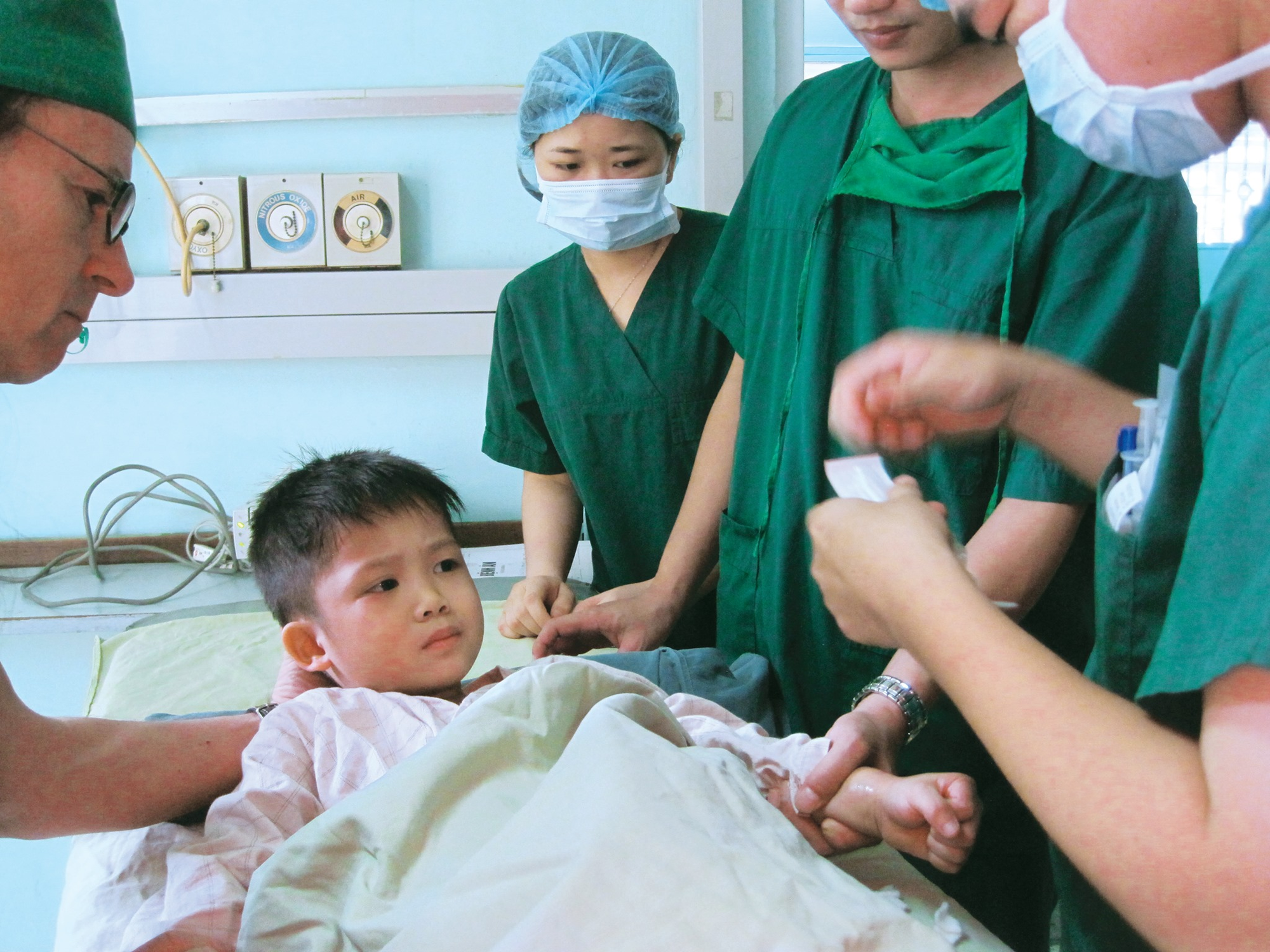 Khi tình mẫu tử vượt qua ranh giới của huyết thống: Hành trình 19 năm diệu kỳ của "mẹ Còi" Trần Mai Anh và "chú lính chì" Thiện Nhân- Ảnh 10.