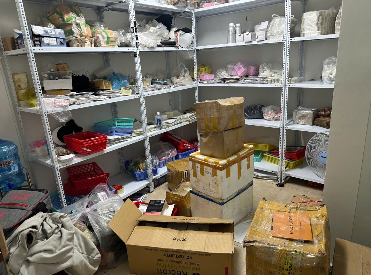 - Ảnh 4. - Ảnh 4.