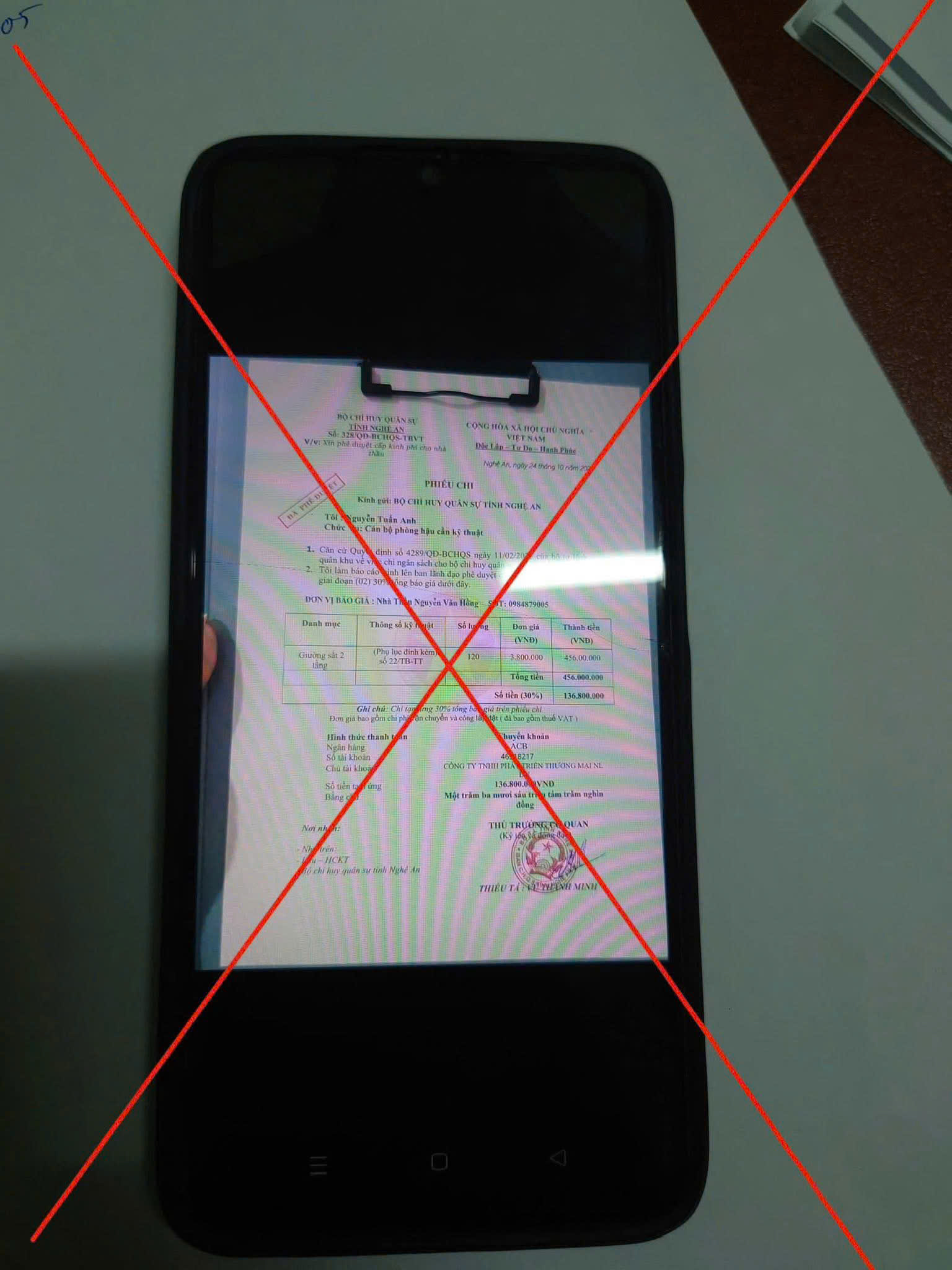 Công an cảnh báo thủ đoạn lừa đảo cực tinh vi liên quan đến chuyển khoản ngân hàng: Một người đàn ông suýt mất 70 triệu vì hai hình ảnh này - Ảnh 2.