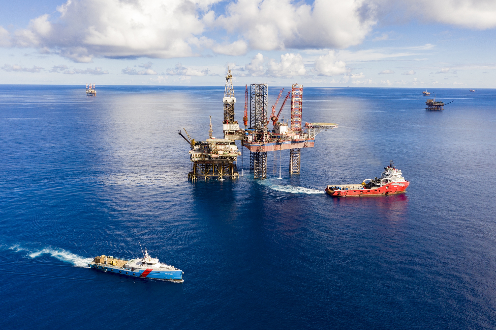 Doanh nghiệp lớn nhất Việt Nam muốn bán hết cổ phần tại 2 công ty, thu về gần 200 tỷ đồng để 'tập trung cho hoạt động cốt lõi'- Ảnh 1. Doanh nghiệp lớn nhất Việt Nam muốn bán hết cổ phần tại 2 công ty, thu về gần 200 tỷ đồng để 'tập trung cho hoạt động cốt lõi'- Ảnh 1.