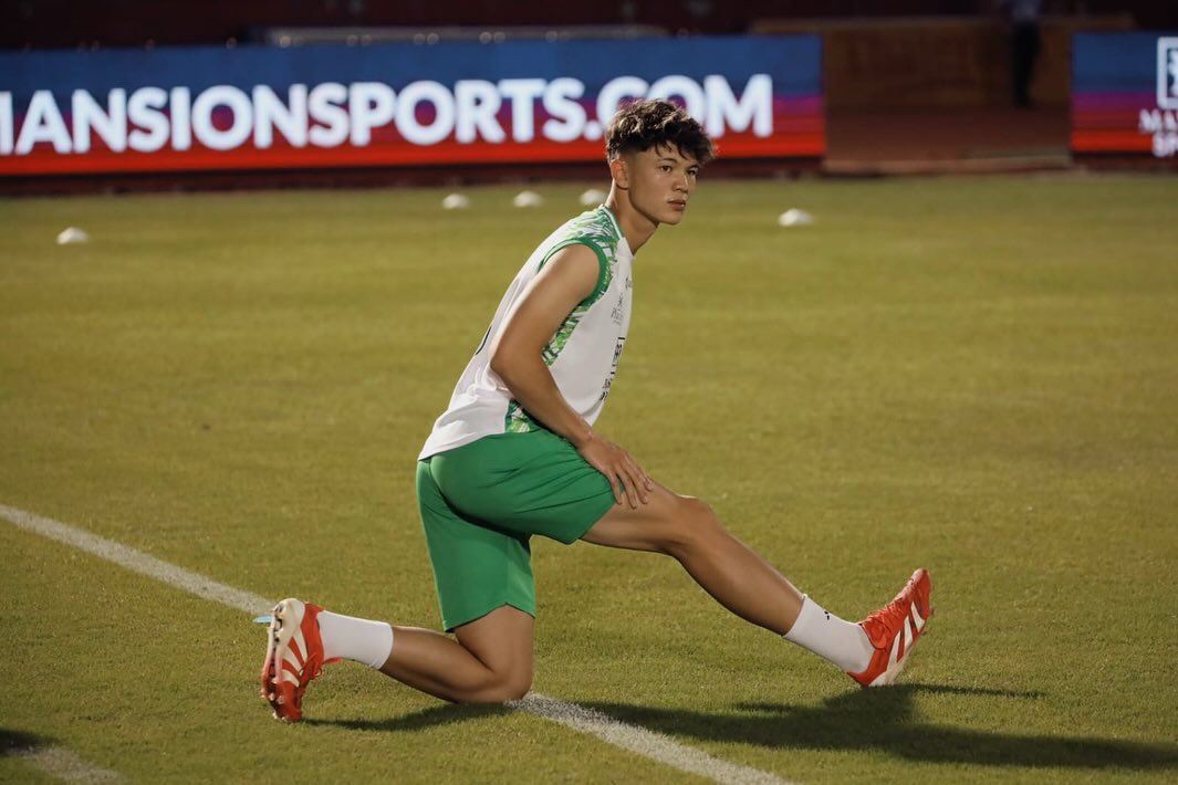 Tìm ra cầu thủ mới cực điển trai, cao 1m90 ở giải Việt Nam- Ảnh 3. Tìm ra cầu thủ mới cực điển trai, cao 1m90 ở giải Việt Nam- Ảnh 3.