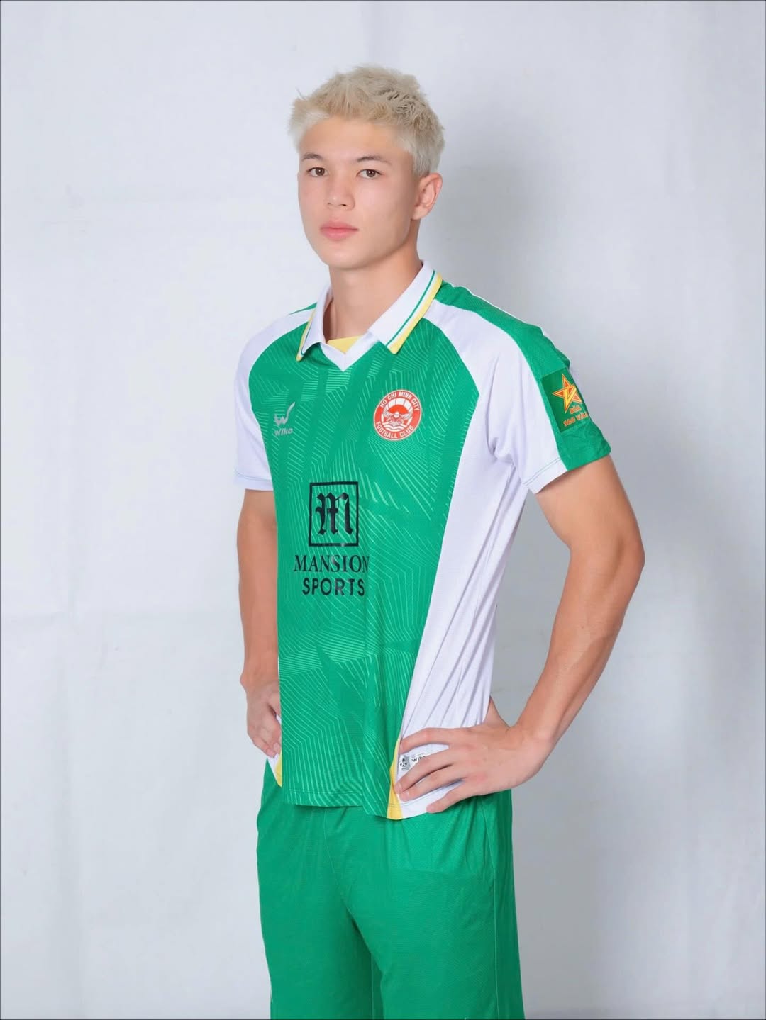 Tìm ra cầu thủ mới cực điển trai, cao 1m90 ở giải Việt Nam- Ảnh 2. Tìm ra cầu thủ mới cực điển trai, cao 1m90 ở giải Việt Nam- Ảnh 2.