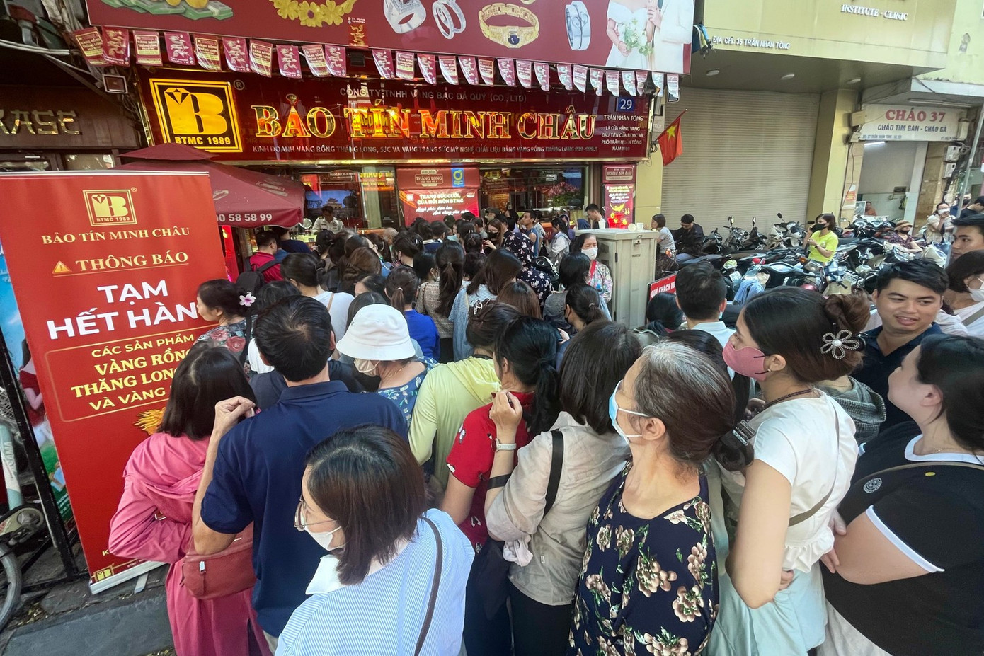 Giá vàng chông chênh, cần đánh thuế giao dịch?- Ảnh 1.