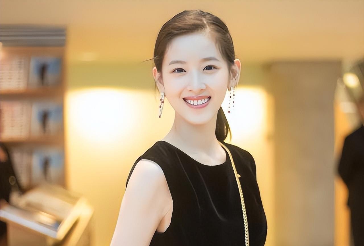 Nữ tỷ phú Chương Trạch Thiên nắm trong tay 8,4 tỷ USD bị cư dân mạng chê mặc đồ nhăn như hàng chợ: Sự thật còn kinh khủng hơn thế!- Ảnh 27.