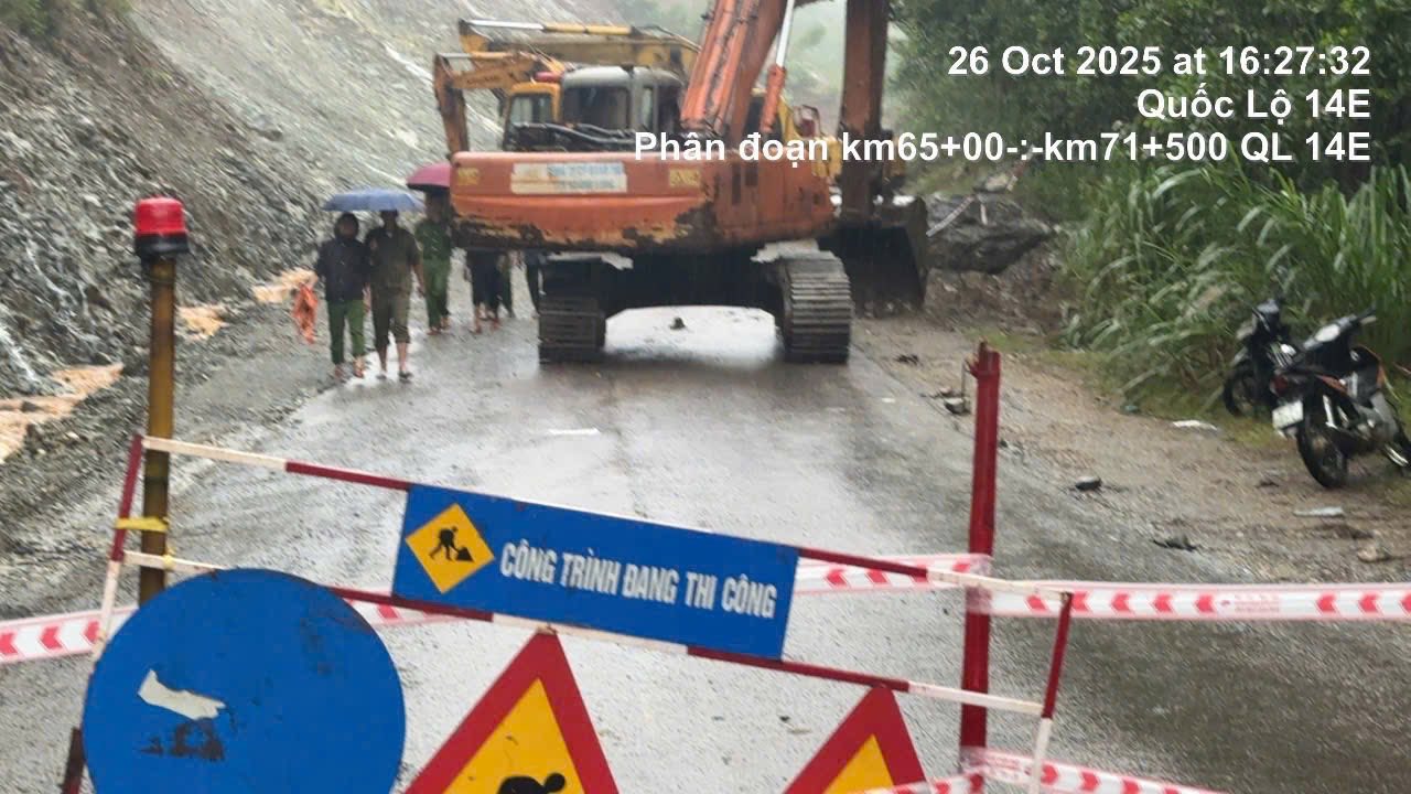 Học sinh Đà Nẵng bị nước cuốn tử vong do mưa lớn và thủy điện xả lũ - Ảnh 7. Học sinh Đà Nẵng bị nước cuốn tử vong do mưa lớn và thủy điện xả lũ - Ảnh 7.