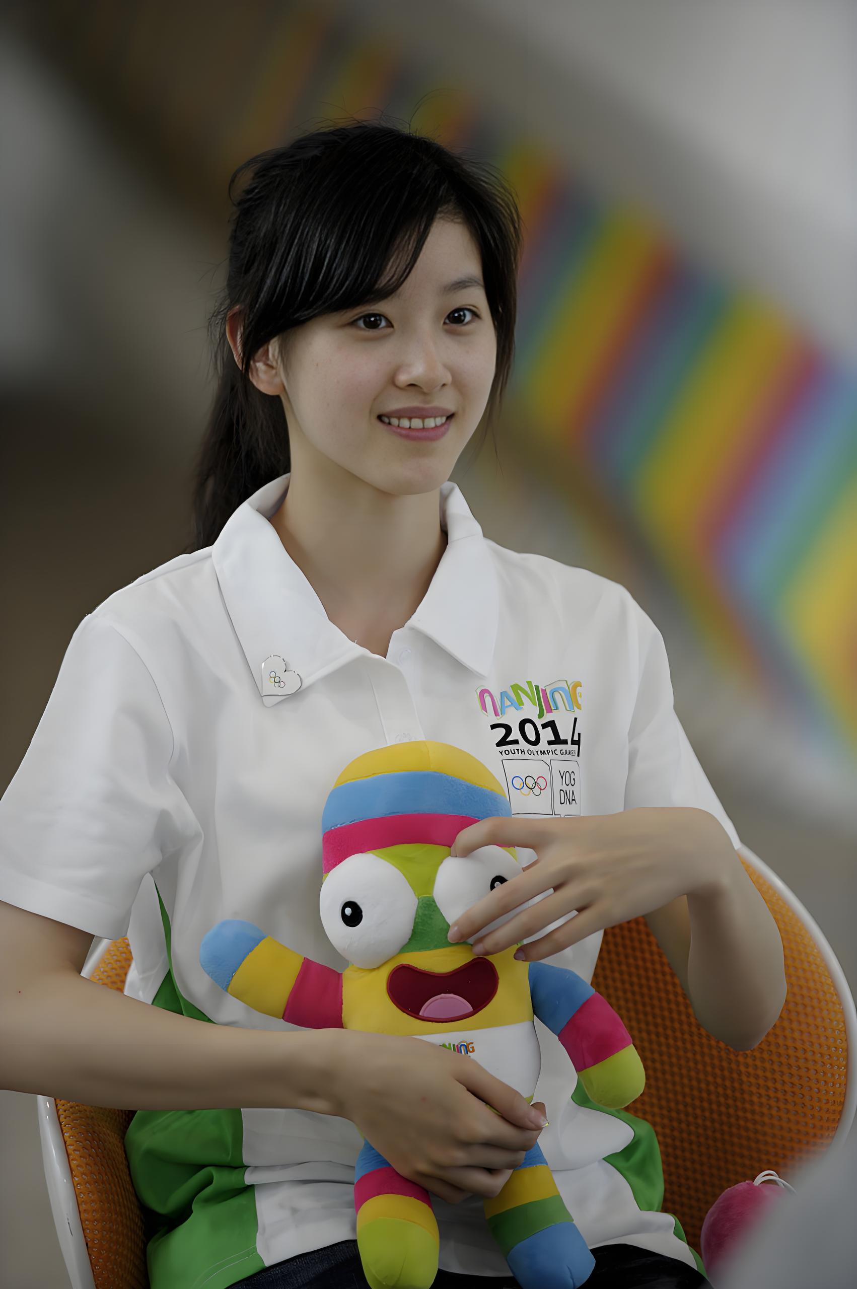 Nữ tỷ phú Chương Trạch Thiên nắm trong tay 8,4 tỷ USD bị cư dân mạng chê mặc đồ nhăn như hàng chợ: Sự thật còn kinh khủng hơn thế!- Ảnh 4.