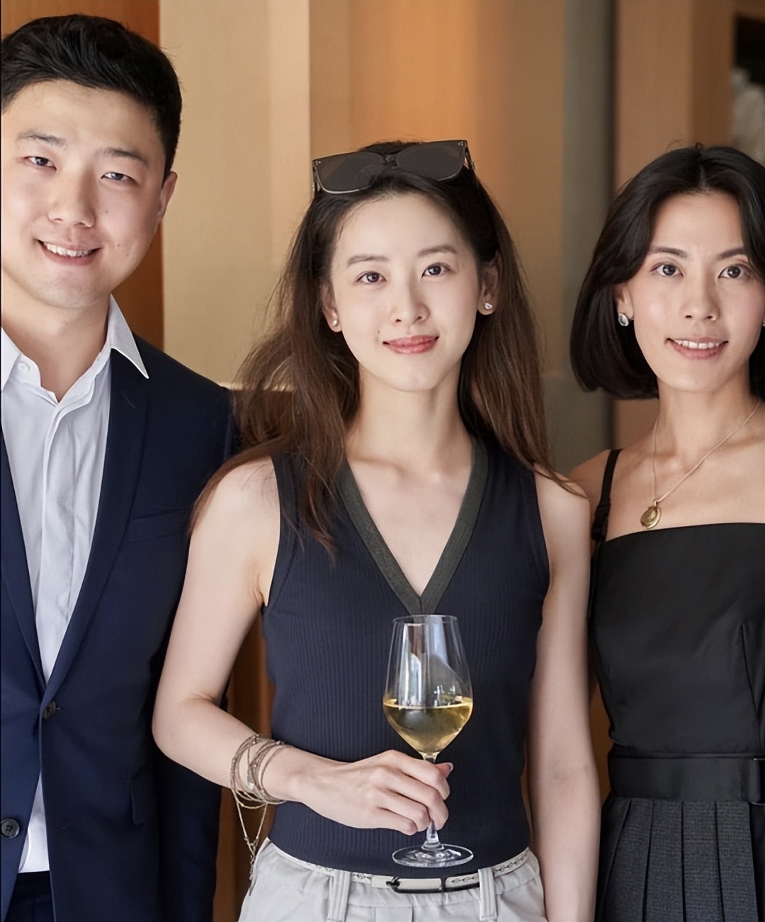 Nữ tỷ phú Chương Trạch Thiên nắm trong tay 8,4 tỷ USD bị cư dân mạng chê mặc đồ nhăn như hàng chợ: Sự thật còn kinh khủng hơn thế!- Ảnh 19.