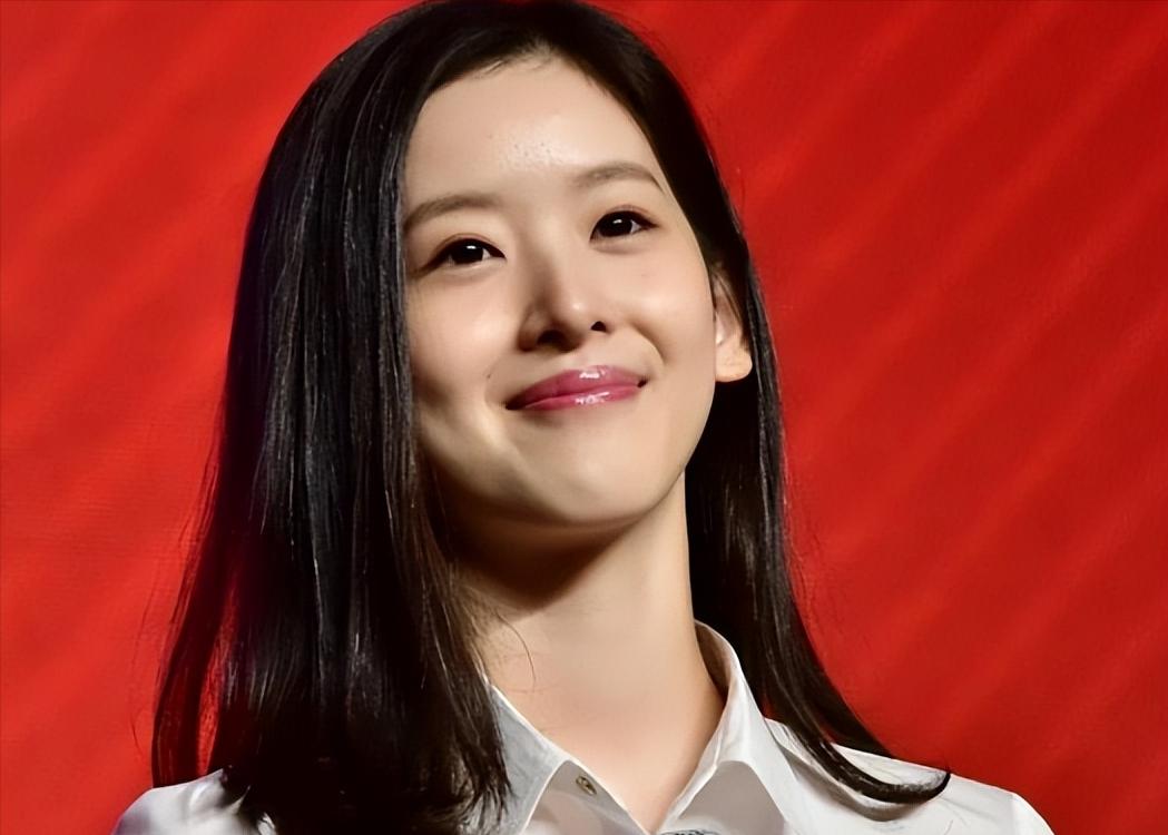 Nữ tỷ phú Chương Trạch Thiên nắm trong tay 8,4 tỷ USD bị cư dân mạng chê mặc đồ nhăn như hàng chợ: Sự thật còn kinh khủng hơn thế!- Ảnh 14.