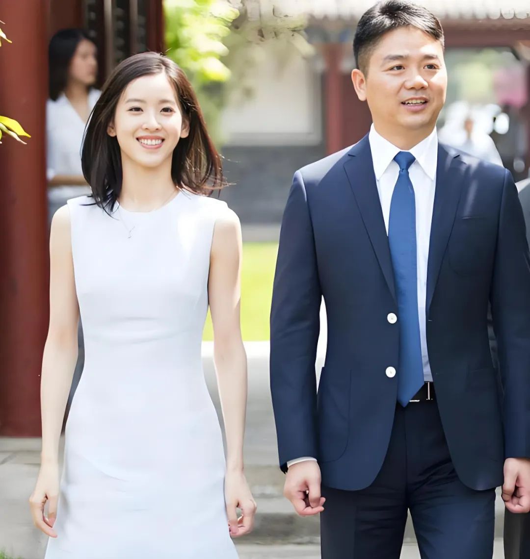 Nữ tỷ phú Chương Trạch Thiên nắm trong tay 8,4 tỷ USD bị cư dân mạng chê mặc đồ nhăn như hàng chợ: Sự thật còn kinh khủng hơn thế!- Ảnh 9.