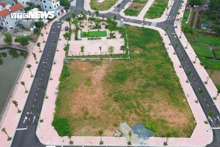 Thị trường đất đấu giá hạ nhiệt sau cơn sốt điên cuồng hơn 1 năm trước- Ảnh 1. Thị trường đất đấu giá hạ nhiệt sau cơn sốt điên cuồng hơn 1 năm trước- Ảnh 1.