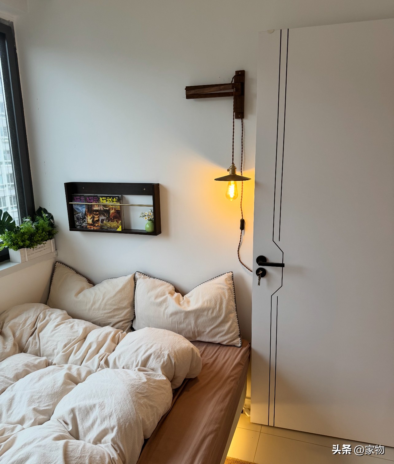 Ảo diệu nhà nhỏ: Biến phòng khách thành 2 trong 1, chỉ 1 vách kính có thêm ngay phòng ngủ 5m²- Ảnh 4. Ảo diệu nhà nhỏ: Biến phòng khách thành 2 trong 1, chỉ 1 vách kính có thêm ngay phòng ngủ 5m²- Ảnh 4.