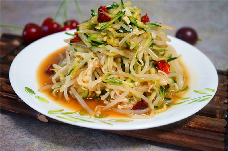 Ngày càng nhiều người mắc ung thư đại tràng? Bác sĩ khuyên: Chớ dại đụng 3 món này để lâu trong tủ lạnh- Ảnh 2.