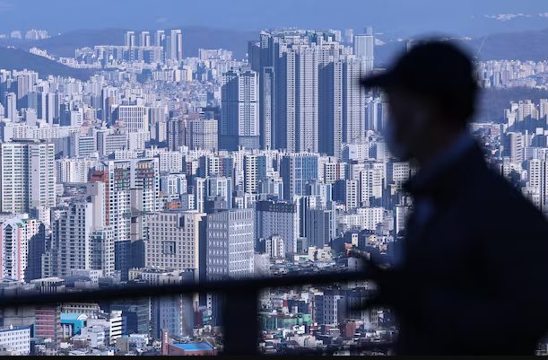 BĐS quá nóng, giá nhà cao gấp 22 lần thu nhập, Hàn Quốc buộc phải giữ nguyên lãi suất, đích thân Tổng thống phải lên tiếng 1 BĐS quá nóng, giá nhà cao gấp 22 lần thu nhập, Hàn Quốc buộc phải giữ nguyên lãi suất, đích thân Tổng thống phải lên tiếng