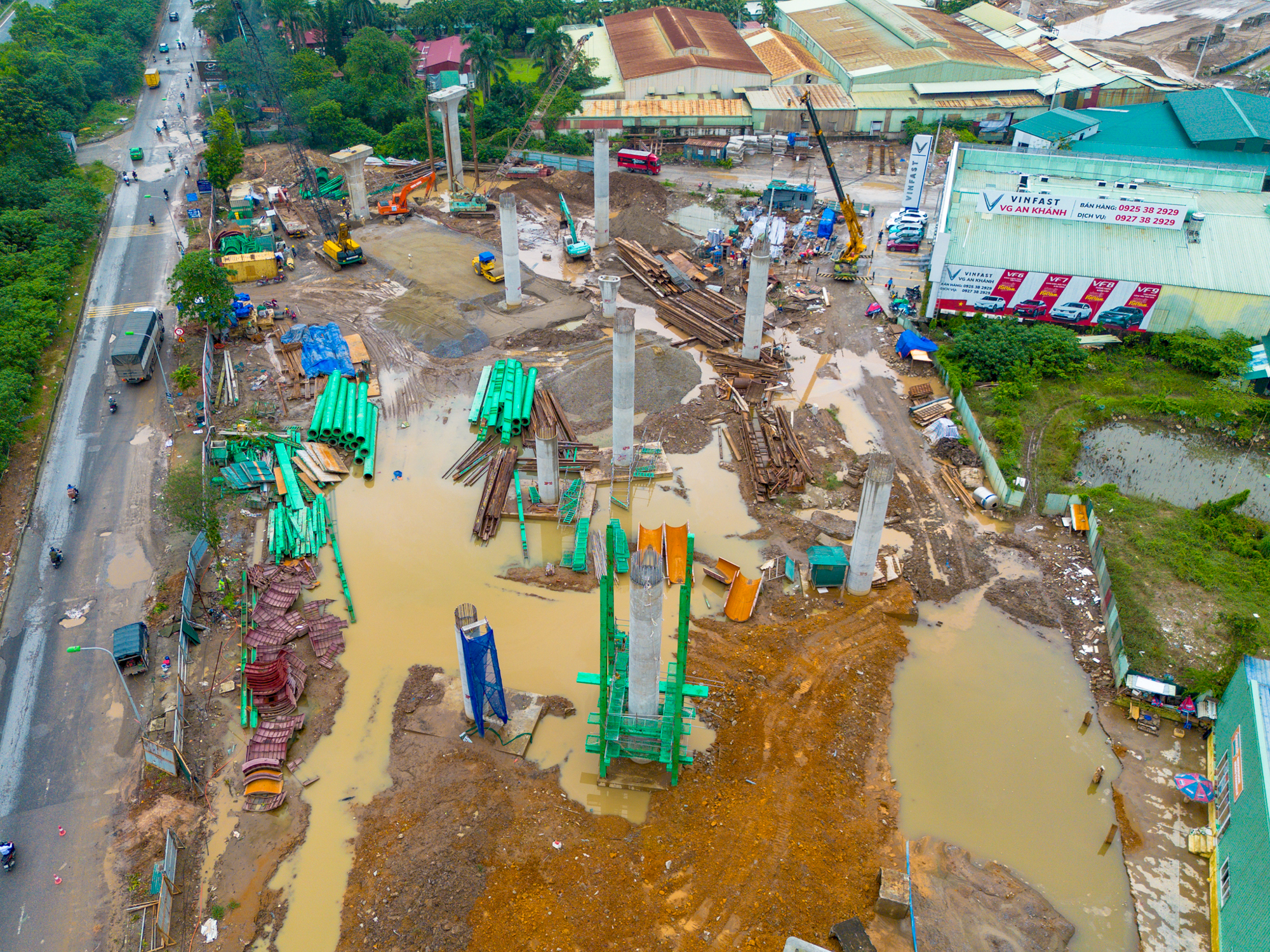 Thay bạn đi xem công trường xây nút giao 2.400 tỷ vượt qua đại lộ rộng nhất Việt Nam 4 Thay bạn đi xem công trường xây nút giao 2.400 tỷ vượt qua đại lộ rộng nhất Việt Nam, đại dự án của Vinhomes hưởng lợi - Ảnh 4.