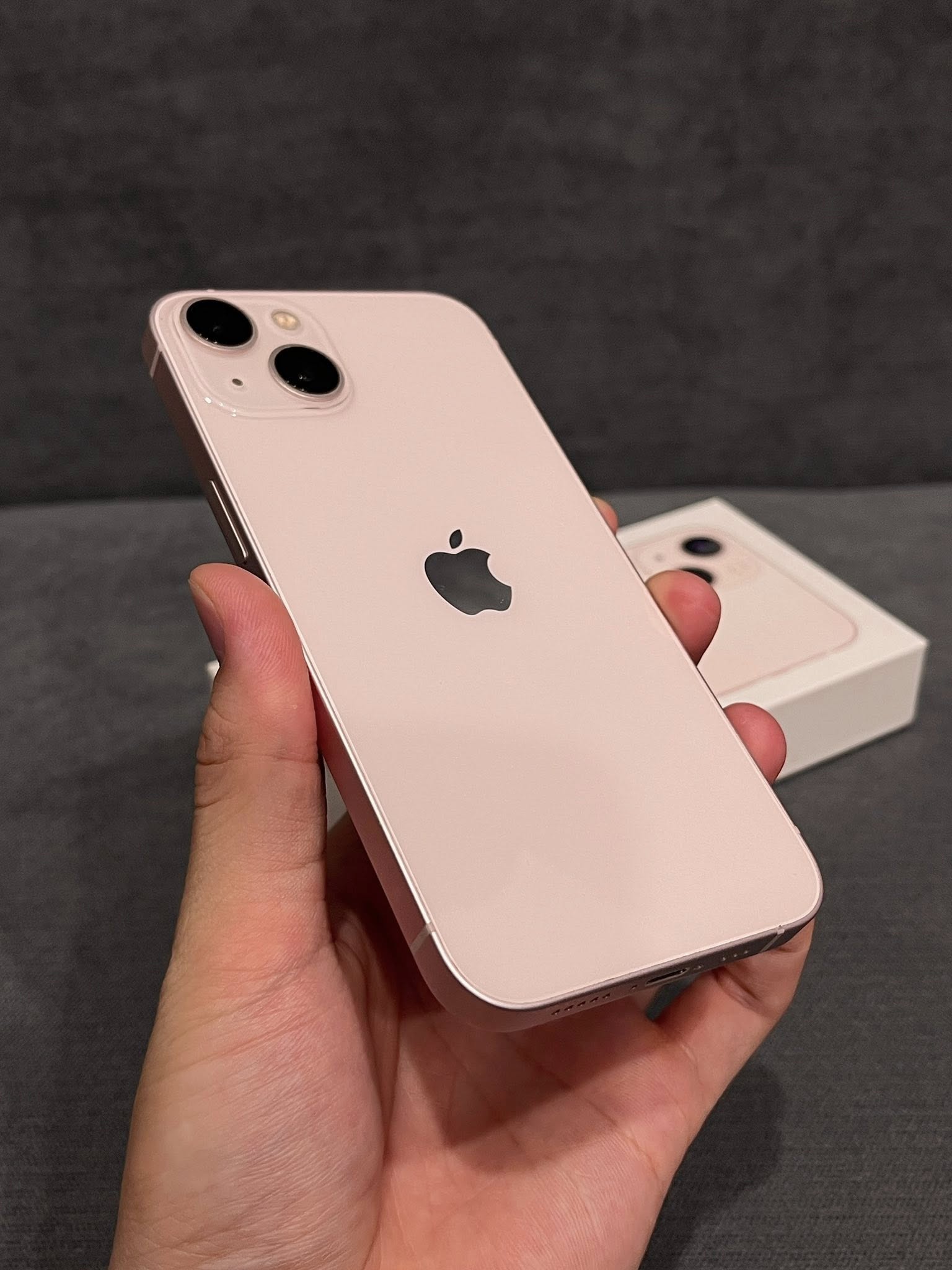 Chiếc iPhone "đập hộp" rẻ nhất vừa tăng giá - Ảnh 1.