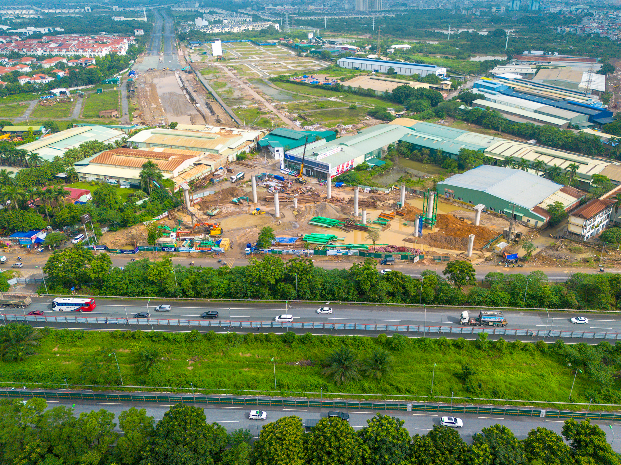 Thay bạn đi xem công trường xây nút giao 2.400 tỷ vượt qua đại lộ rộng nhất Việt Nam 8 Thay bạn đi xem công trường xây nút giao 2.400 tỷ vượt qua đại lộ rộng nhất Việt Nam, đại dự án của Vinhomes hưởng lợi - Ảnh 8.