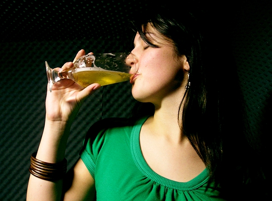 Mỹ nhân Hong Kong mắc bệnh gan ở tuổi trung niên, phải ngừng gấp 1 loại đồ uống: Dấu hiệu đầu tiên cảnh báo ít ai ngờ- Ảnh 3.