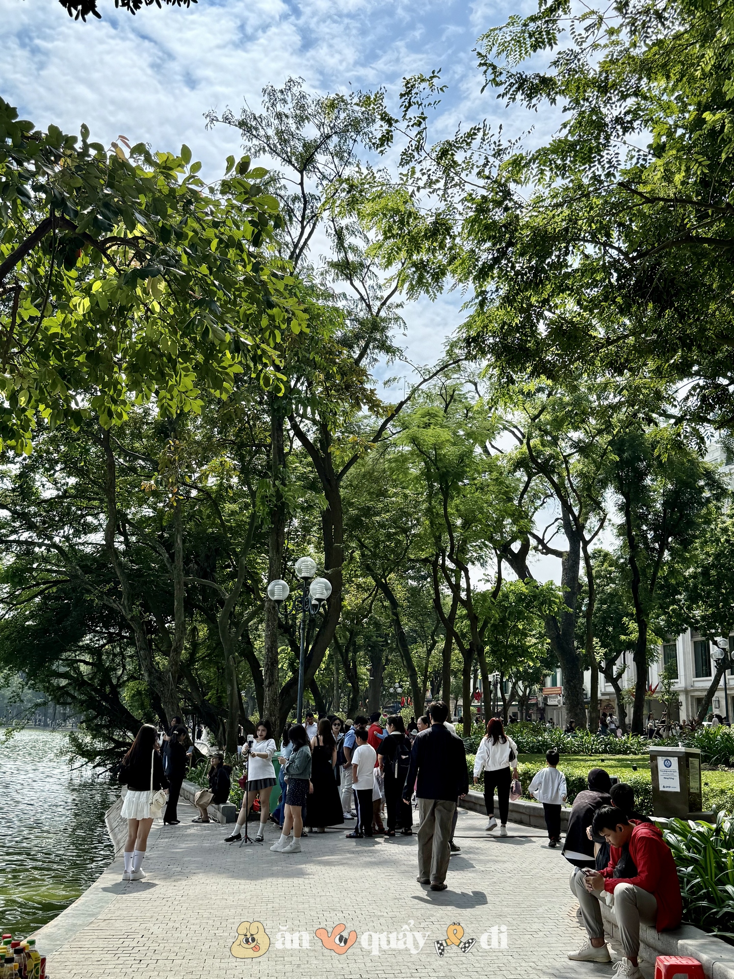 Cảnh tượng nàng thơ mùa thu ở Hồ Gươm: Khác xa Nhà Thờ Lớn!- Ảnh 4. Cảnh tượng nàng thơ mùa thu ở Hồ Gươm: Khác xa Nhà Thờ Lớn!- Ảnh 4.