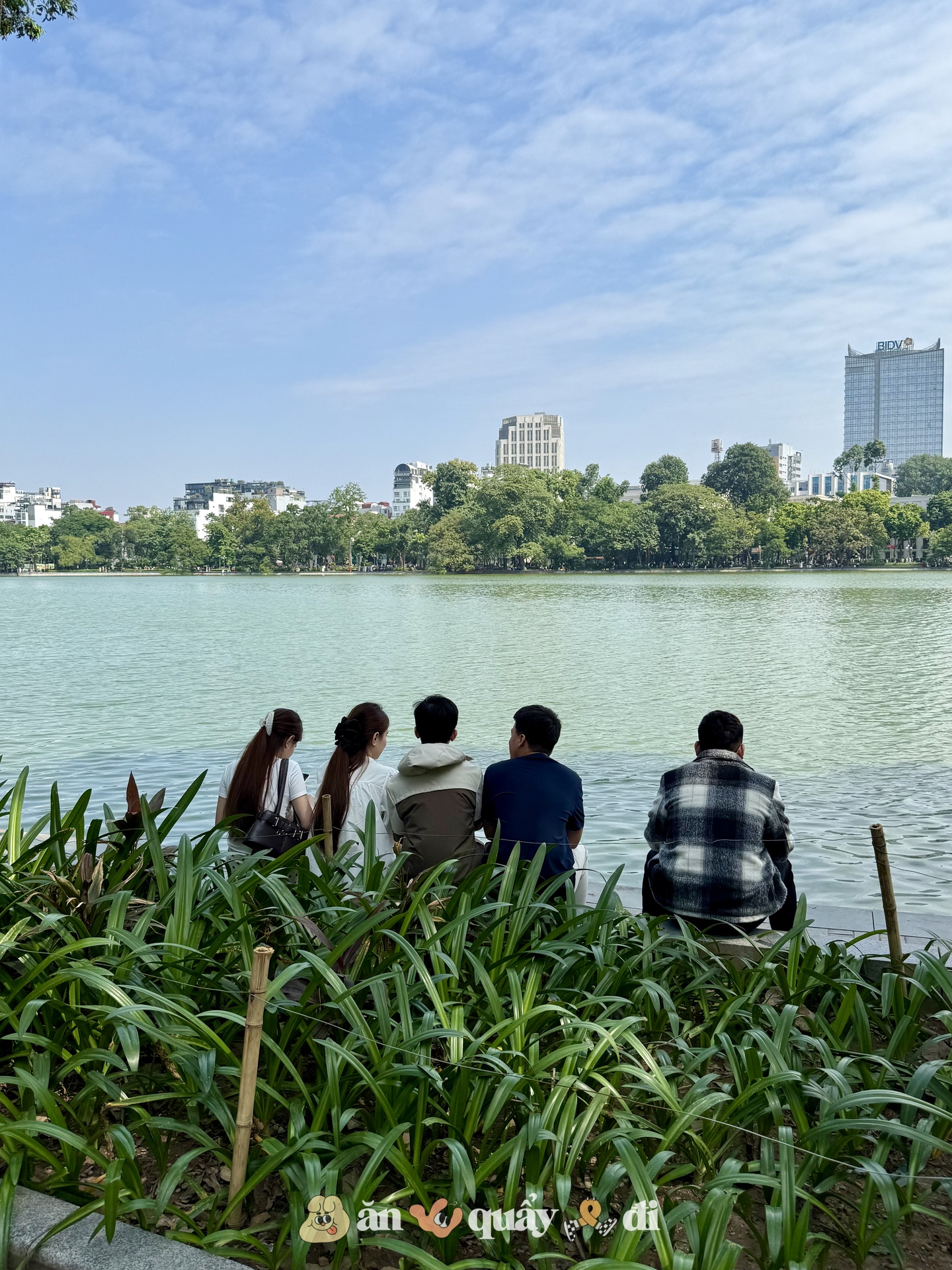 Cảnh tượng nàng thơ mùa thu ở Hồ Gươm: Khác xa Nhà Thờ Lớn!- Ảnh 8. Cảnh tượng nàng thơ mùa thu ở Hồ Gươm: Khác xa Nhà Thờ Lớn!- Ảnh 8.