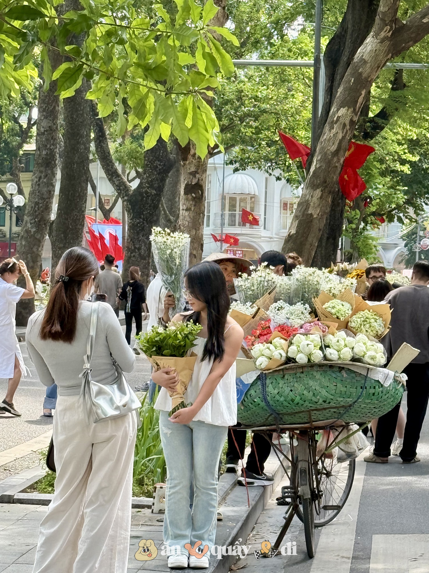 Cảnh tượng nàng thơ mùa thu ở Hồ Gươm: Khác xa Nhà Thờ Lớn!- Ảnh 10. Cảnh tượng nàng thơ mùa thu ở Hồ Gươm: Khác xa Nhà Thờ Lớn!- Ảnh 10.