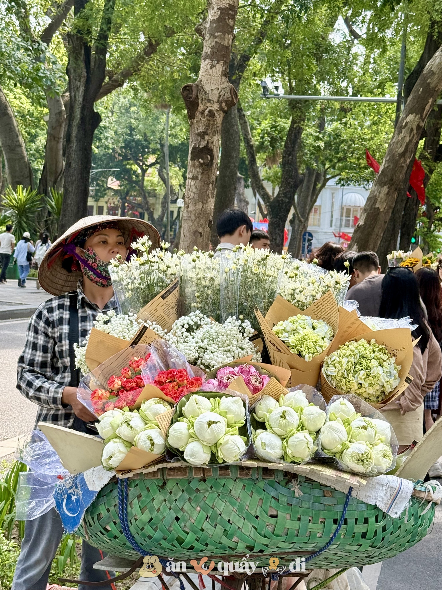 Cảnh tượng nàng thơ mùa thu ở Hồ Gươm: Khác xa Nhà Thờ Lớn!- Ảnh 11. Cảnh tượng nàng thơ mùa thu ở Hồ Gươm: Khác xa Nhà Thờ Lớn!- Ảnh 11.