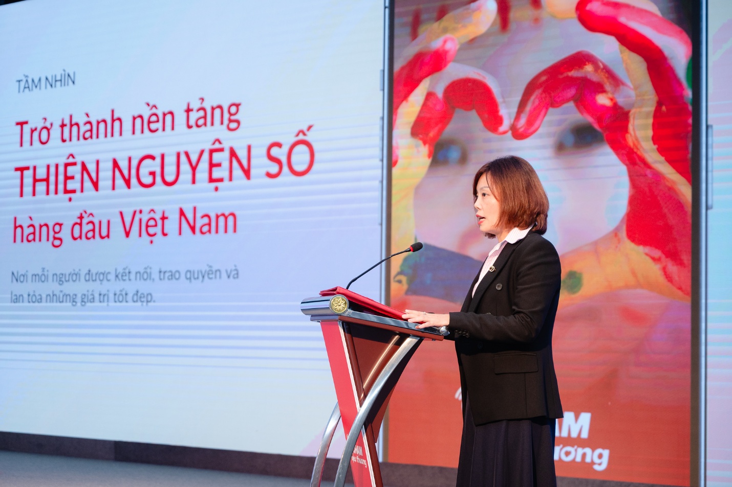 Quỹ từ thiện Chạm Yêu Thương chính thức ra mắt. Khi yêu thương được chạm – hạnh phúc được gieo mầm - Ảnh 3.