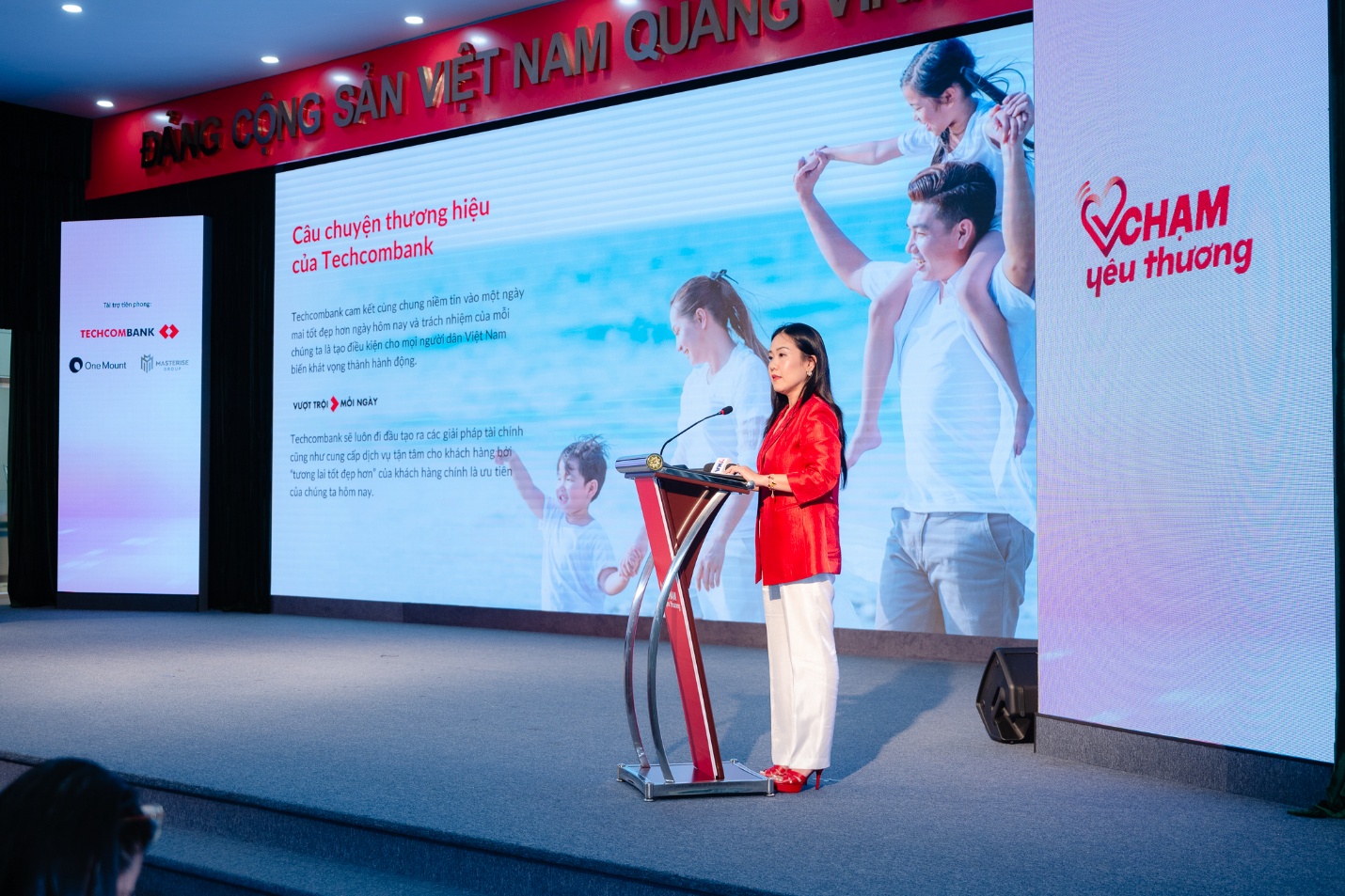 Quỹ từ thiện Chạm Yêu Thương chính thức ra mắt. Khi yêu thương được chạm – hạnh phúc được gieo mầm - Ảnh 5.