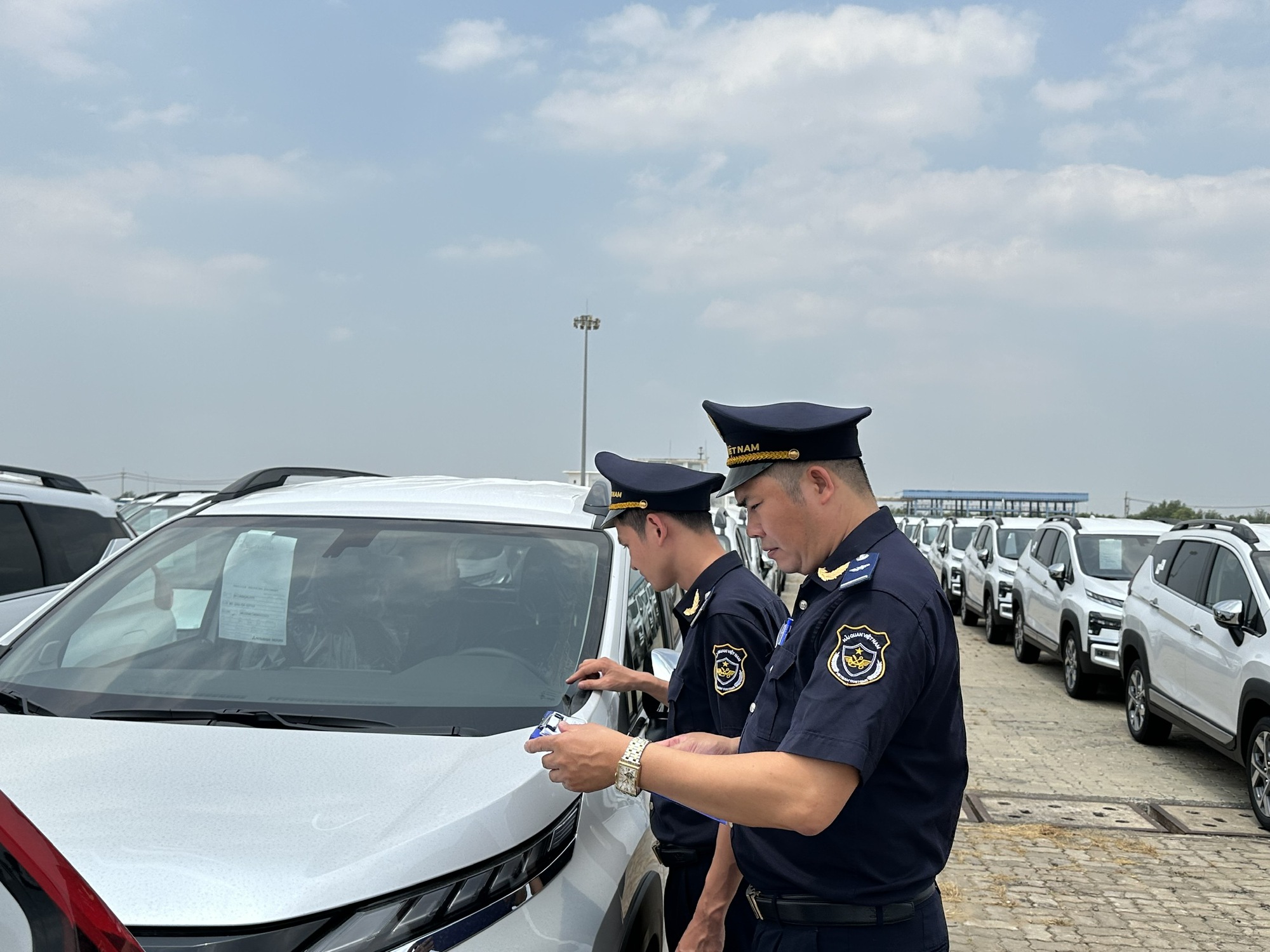 Vì sao ô tô nhập khẩu vẫn tăng mạnh? - Ảnh 1.