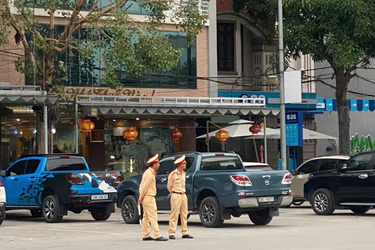 VIDEO: Công an xuất hiện tại nhà 1 doanh nhân có tiếng ở Thanh Hóa - Ảnh 3.