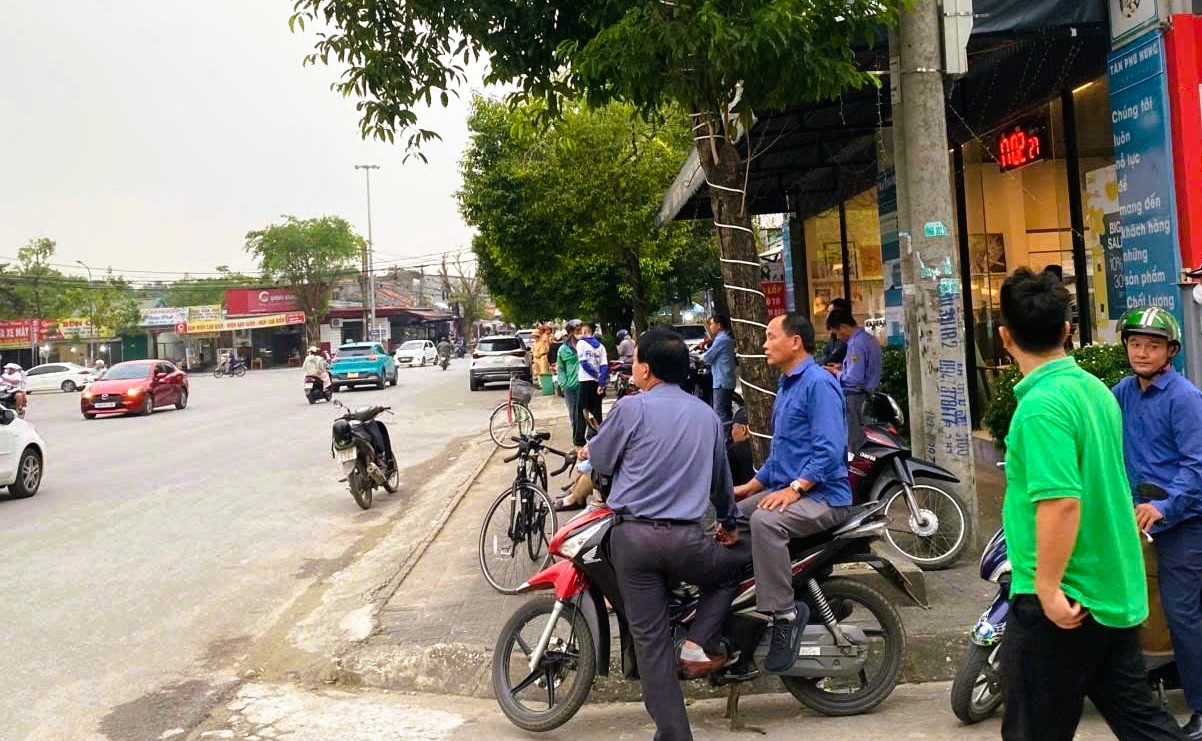 VIDEO: Công an xuất hiện tại nhà 1 doanh nhân có tiếng ở Thanh Hóa - Ảnh 4.