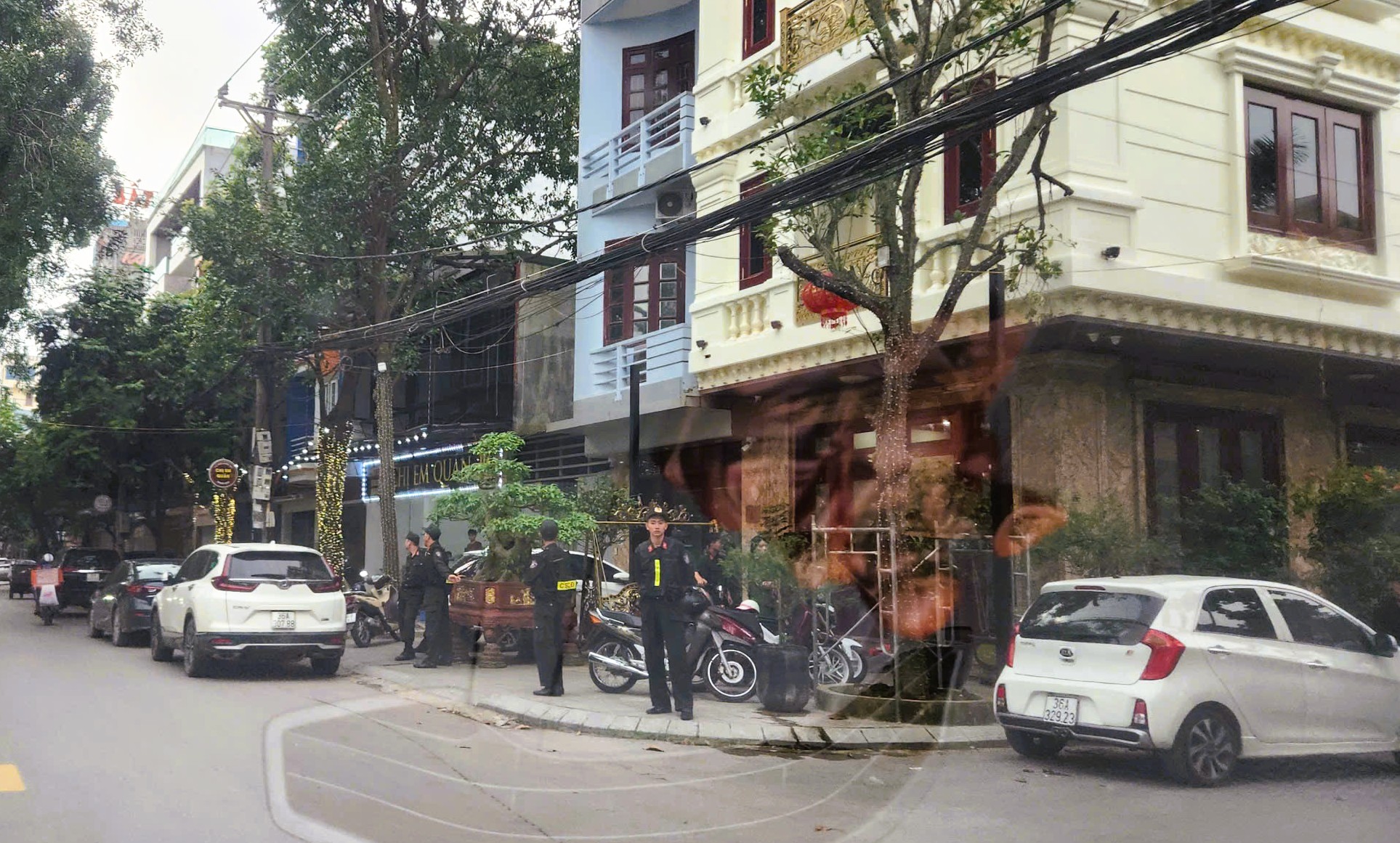 VIDEO: Công an xuất hiện tại nhà 1 doanh nhân có tiếng ở Thanh Hóa - Ảnh 6.