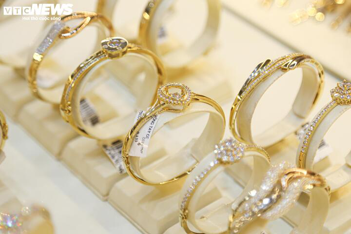 Người mua vàng lỗ hơn 6 triệu đồng/lượng chỉ sau 1 ngày- Ảnh 1.