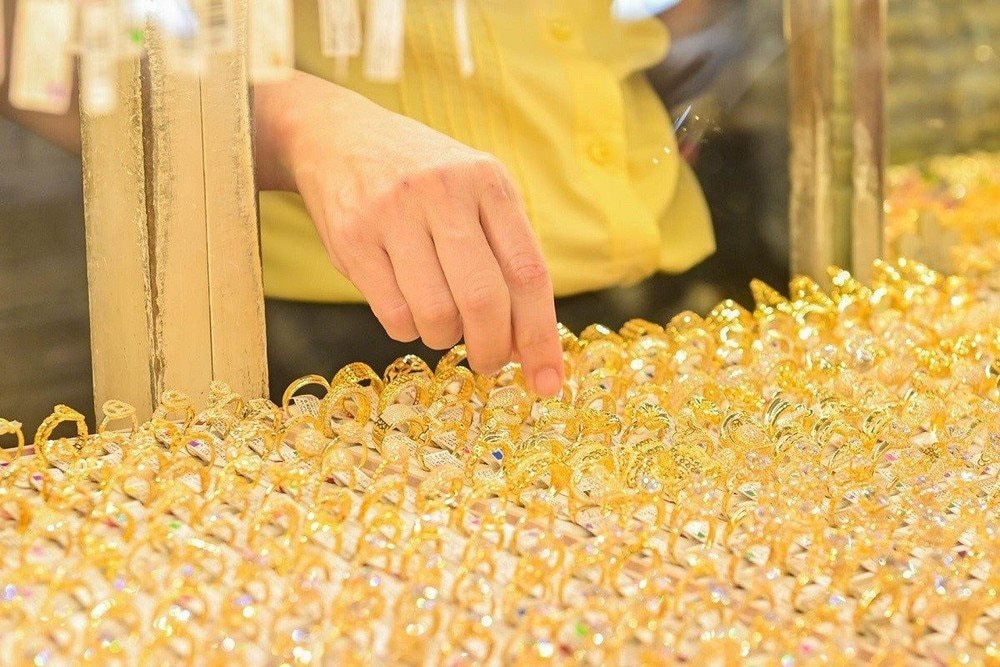 Giá vàng giảm sốc 4 triệu đồng/lượng, nhà đầu tư đu đỉnh 177 triệu đồng/lượng "mất ăn mất ngủ"- Ảnh 3.